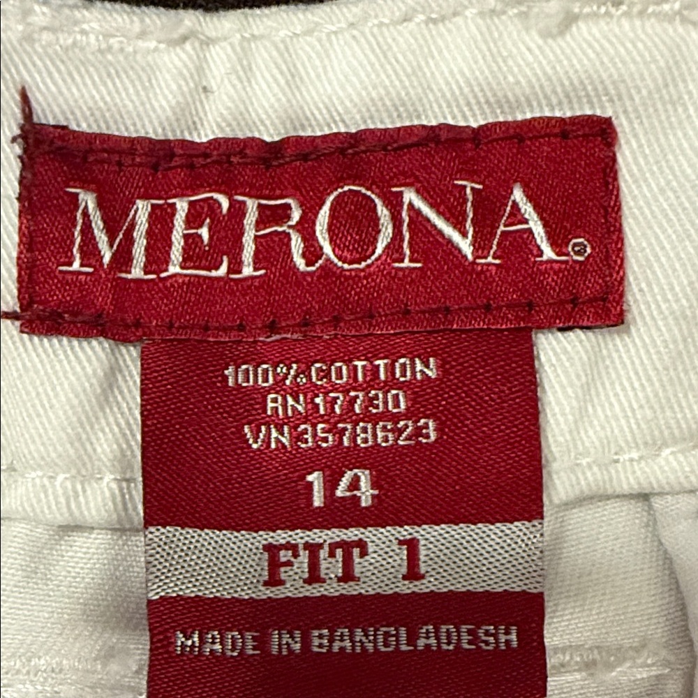 Classic Women's White Cotton Shorts - Picture 3 of 3